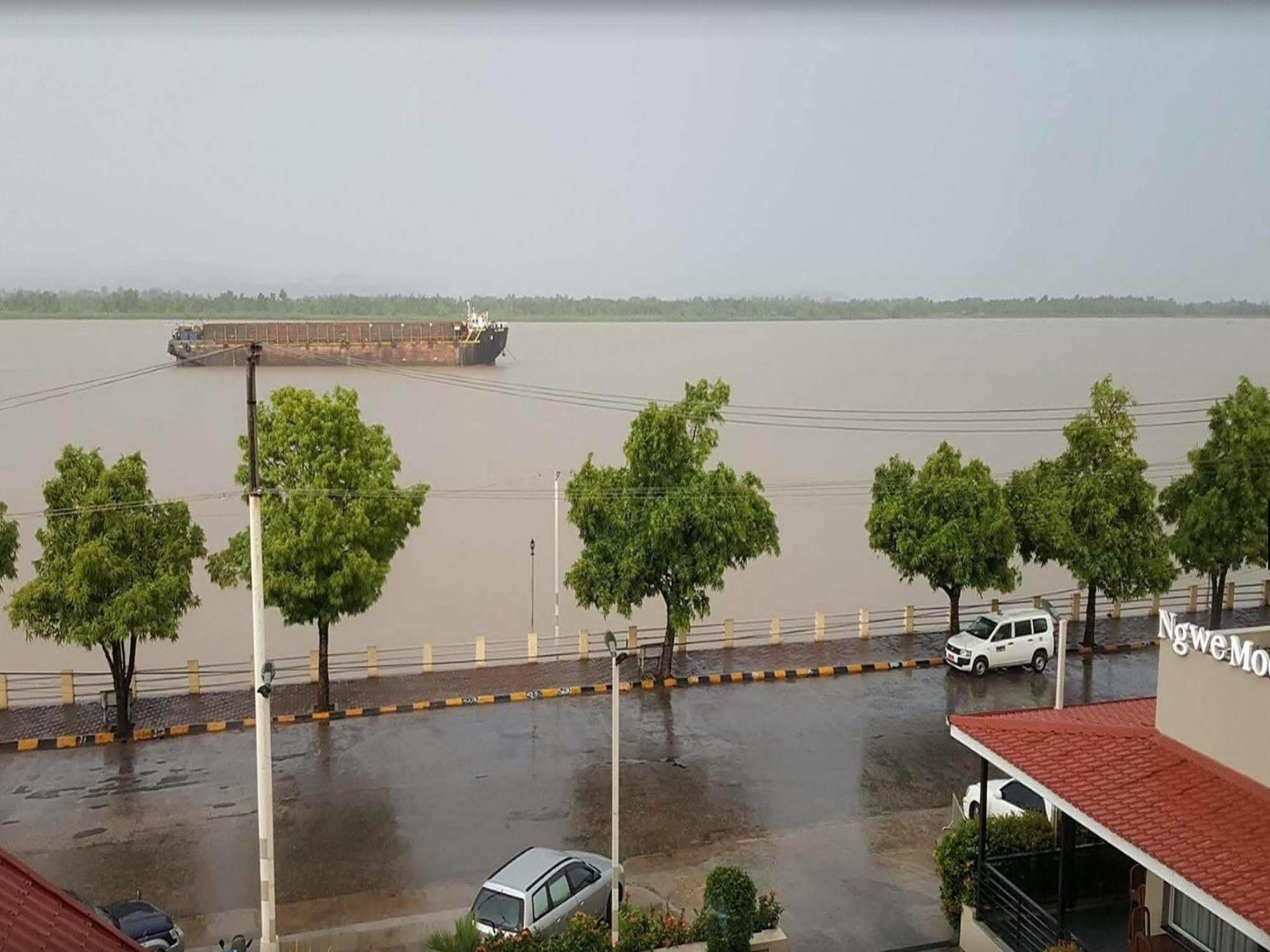 Ngwe Moe Hotel Mawlamyine Exterior foto